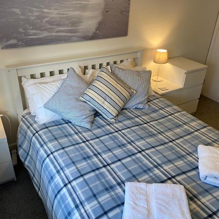 Trafalgar, Lovely Ground Floor Flat With Outside Patio Garden, Minutes Walk To Seafront Seaview Esterno foto