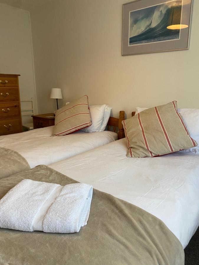 Trafalgar, Lovely Ground Floor Flat With Outside Patio Garden, Minutes Walk To Seafront Seaview Esterno foto