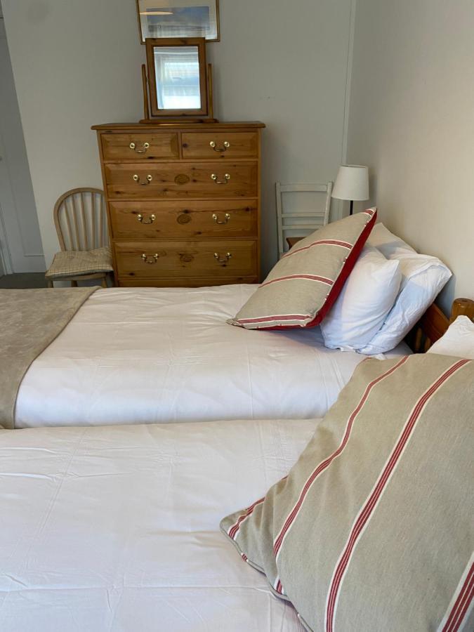 Trafalgar, Lovely Ground Floor Flat With Outside Patio Garden, Minutes Walk To Seafront Seaview Esterno foto