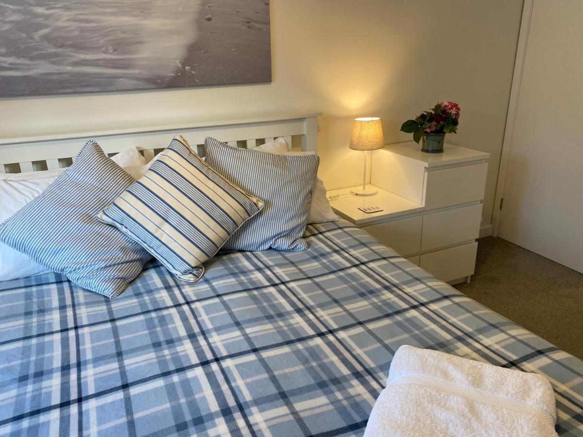 Trafalgar, Lovely Ground Floor Flat With Outside Patio Garden, Minutes Walk To Seafront Seaview Esterno foto