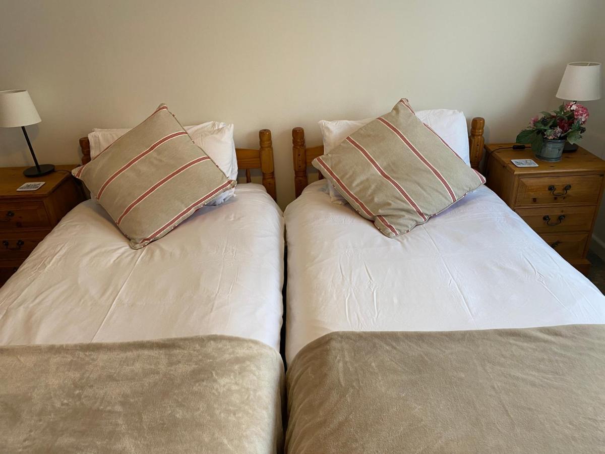 Trafalgar, Lovely Ground Floor Flat With Outside Patio Garden, Minutes Walk To Seafront Seaview Esterno foto