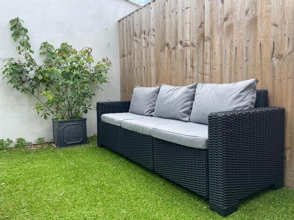 Trafalgar, Lovely Ground Floor Flat With Outside Patio Garden, Minutes Walk To Seafront Seaview Esterno foto