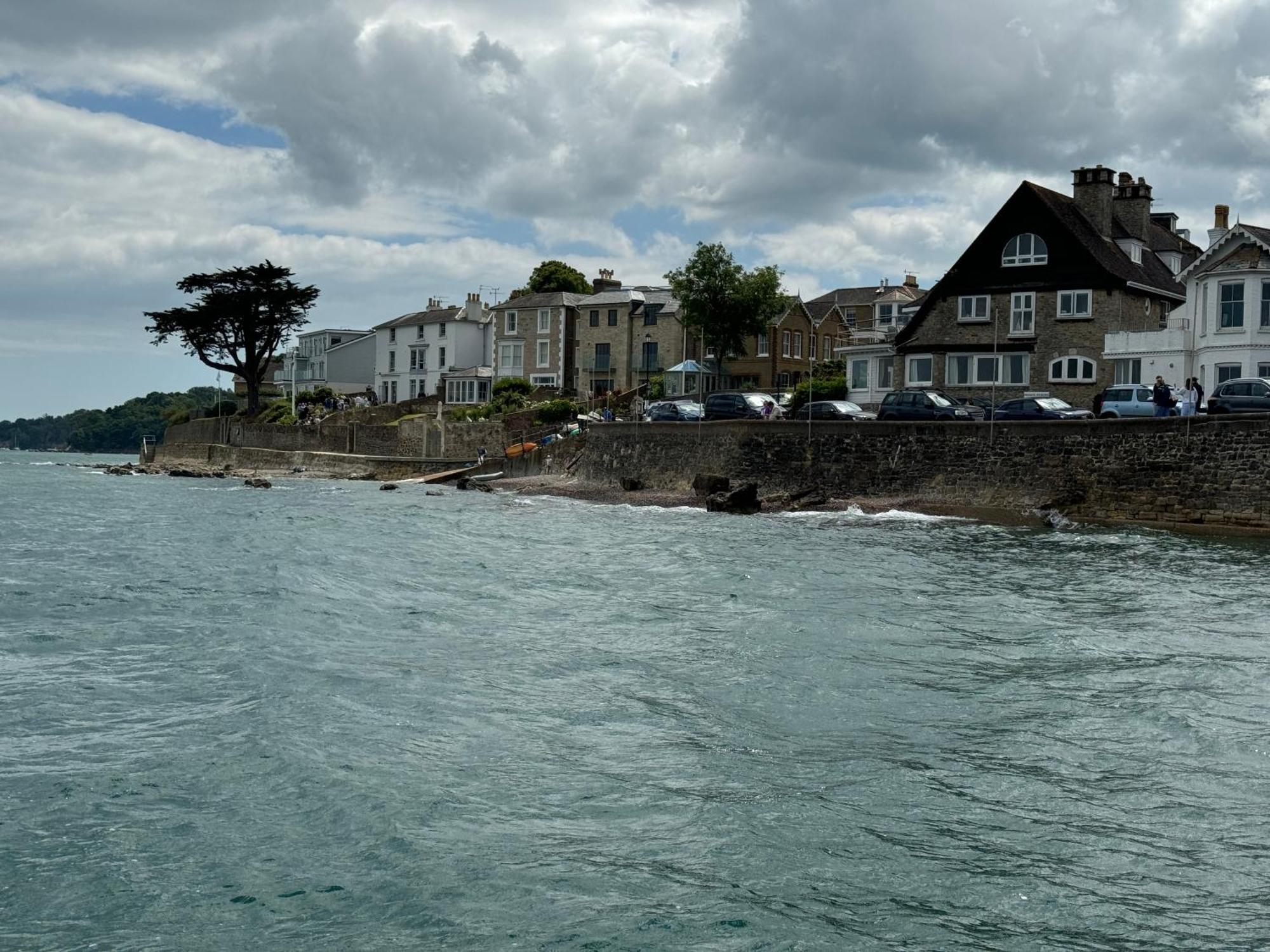 Trafalgar, Lovely Ground Floor Flat With Outside Patio Garden, Minutes Walk To Seafront Seaview Esterno foto